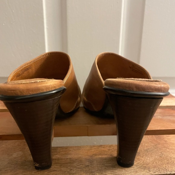 Sofft dark tan leather sandals, size 6, 3.25” heel - Picture 5 of 15